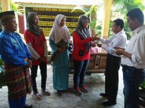 Program Jemput Bola Disdukcapil Kampar di SMAN 2 Siak Hulu