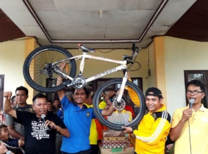 Bertabur Doorprize meriahkan HUT ke 68 Kab.Kampar di Kecamatan Gunung Sahilan