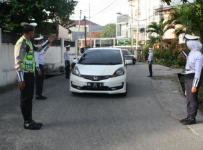 Tim Patroli Keamanan Sekolah (PKS) SMP Kemala Bhayangkari, Atur Lalu Lintas Pagi Hari