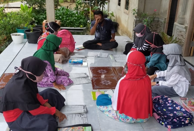 Agar Siswa Tetap Dapat Pendidikan Ditengah Pandemi, Guru Terpaksa Mengajar Dari Rumah Kerumah