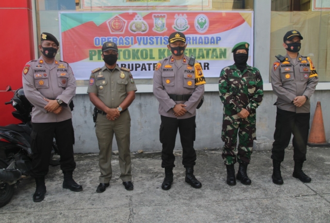 Cegah Penularan Covid19 Personil Kodim 0313/Kpr, Polres Kampar dan Satpol PP Bagikan Masker