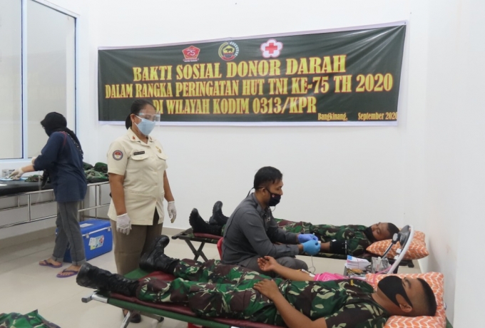Hari ke II Jelang HUT TNI Ke-75, Kodim 0313/KPR Gelar Bhakti Sosial Donor Darah