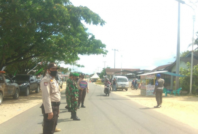 Danramil Dan Kapolsek Beserta Anggota Melaksanakan Operasi Yustisi 