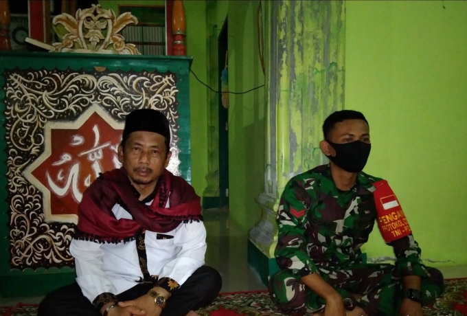 Koptu Hervi Donal Babinsa Koramil 13/Rokan Bersama Warga Peringati Maulid Nabi Muhammad S.A.W Tahun 