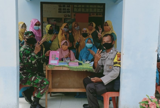 Babinsa Koramil 01/Bkn Hadiri Rapat Pokja Kampung KB
