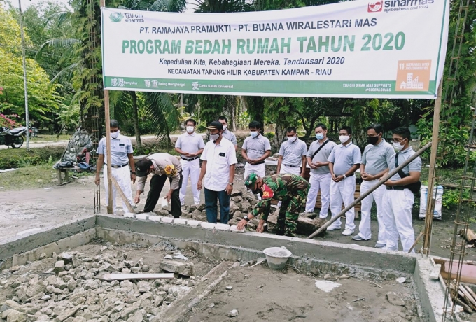 Babinsa Koramil 16/Tapung Hadiri Peletakan Batu Pertama Rumah Layak Huni