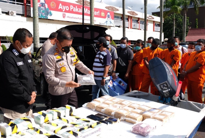 Polda Riau Ciduk 11 TSK di 4 TKP dengan BB 94 KG Shabu dan 22 Ribu Ekastasi Dalam Waktu 9 Hari