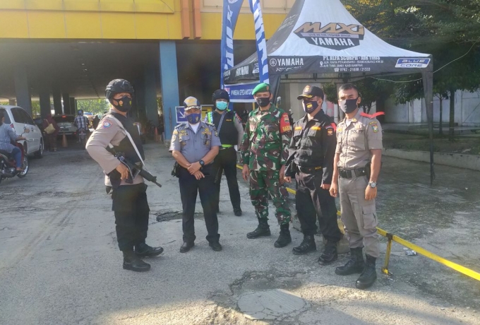 Jelang Nataru 2021, Personil Gabungan Pos Pam Lapangan Merdeka Tingkatkan Patroli Pengawasan