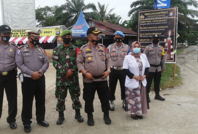 Kapolsek Tapung Lakukan Pengecekan Kegiatan Pospam Ops Lilin 2020 di Simpang Petapahan