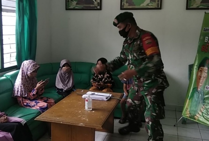 Koramil Tambusai Bantu Para Siswa Mendapatkan Akses Internet Gratis Dalam Program Babinsa Berkibar