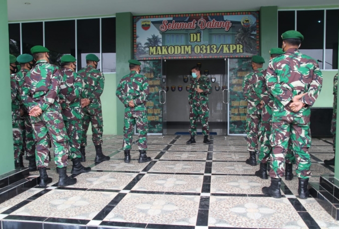Dandim 0313/KPR lepas 33 orang prajurit menjadi babinsa di jajaran koramil.