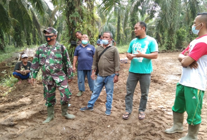 Danramil 14/ Kepenuhan Memberi Arahan Pelaksanaan TMMD Ke 110 Kodim 0313/Kpr Ke Pengawas DPU
