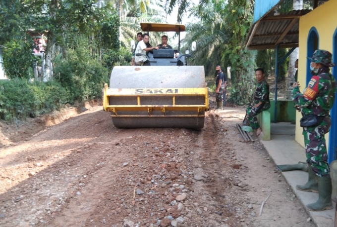 Capai 5,5 persen Pemeliharaan Badan Jalan di desa Tapung Jaya terus dikebut