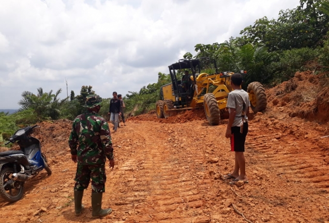 Kordinator Umum TMMD ke 110 Kodim 0313/KPR Terus Tinjau Progres Pembukaan Jalan