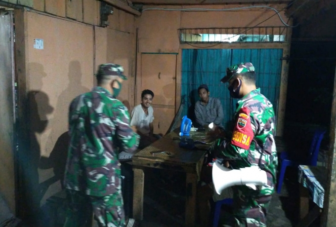 Anggota Koramil 11/ Tambusai Gelar Patroli Malam Himbau Warga Patuhi Prokes 