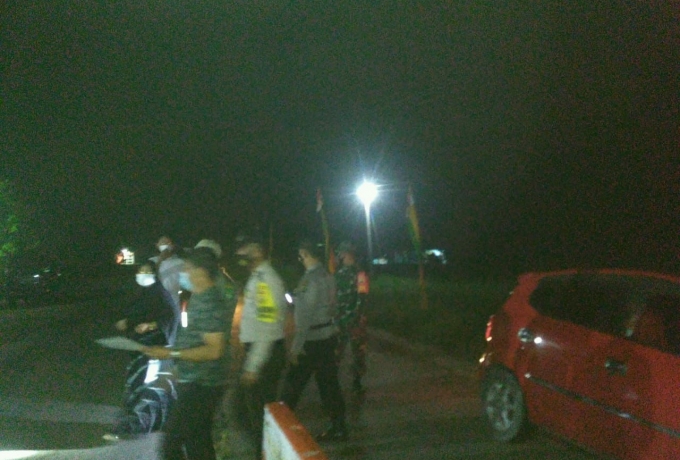 Petugas Putar Balik Puluhan Kendaraan di Pos Sekat Perbatasan Kampar-Rokan hulu