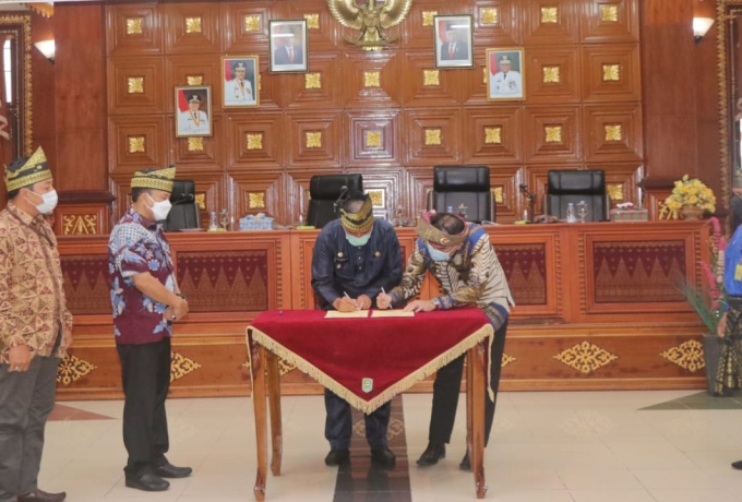 Pemkab Siak, Lima BUMD Dan Kejari Siak Tandatangani MoU Bantuan Hukum Bidang Perdata dan Tata Usaha 
