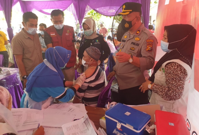 Sambut HUT Bhayangkara Ke 75 Polsek Tapung Gelar Serbuan Vaksinasi Di Dua Lokasi
