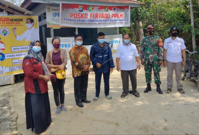 Babinsa Pantau Langsung Kegiatan Posko PPKM Mikro Didesa Binaan