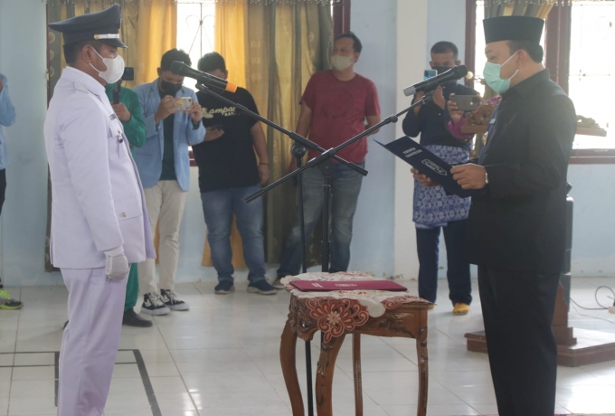 Lantik Penghulu Kampung Benteng Hulu, ini Pesan Husni
