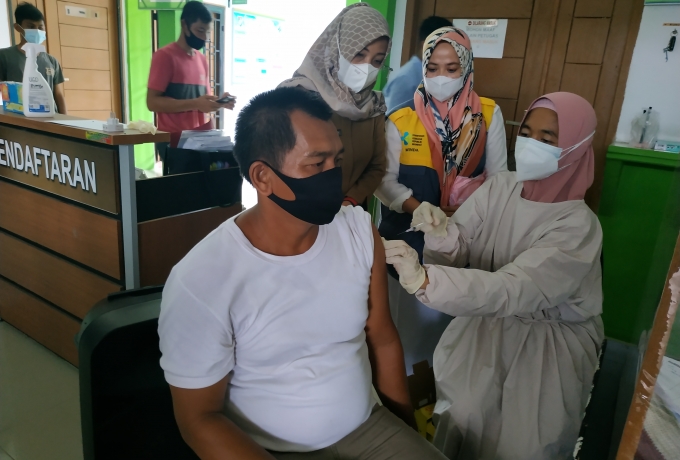 Puskesmas Pangkalan Baru Gelar Vaksinasi Massal Bagi Ratusan Warga