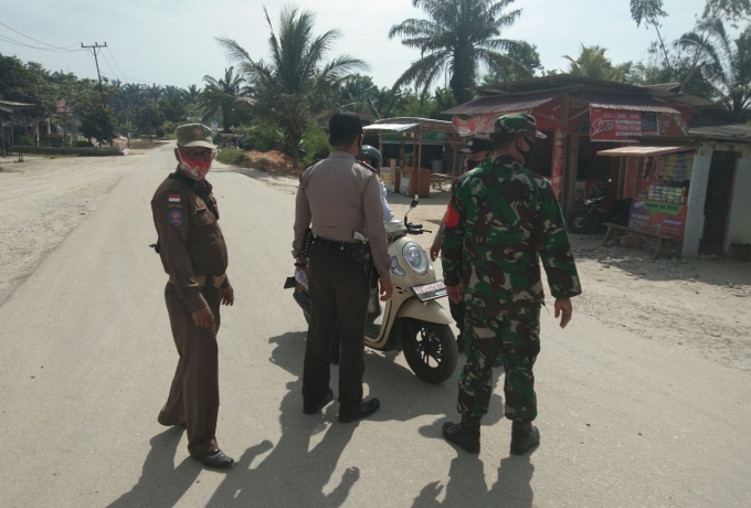 TNI Bersama POLRI Laksanakan Operasi Yustisi Di Jalan Lintas Sebagai Pencegahan Covid-19