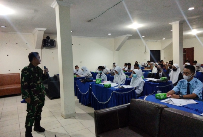 Tanamkan Rasa Cinta Tanah Air Danramil 09/Langgam Beri Materi Wasbang dan Bela Negara Pada Pelajar 