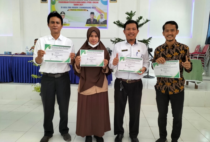 SMA N 1 Bangkinang Kota Raih Juara Umum Perlombaan HGN di HUT PGRI Ke 76 Tingkat Kampar
