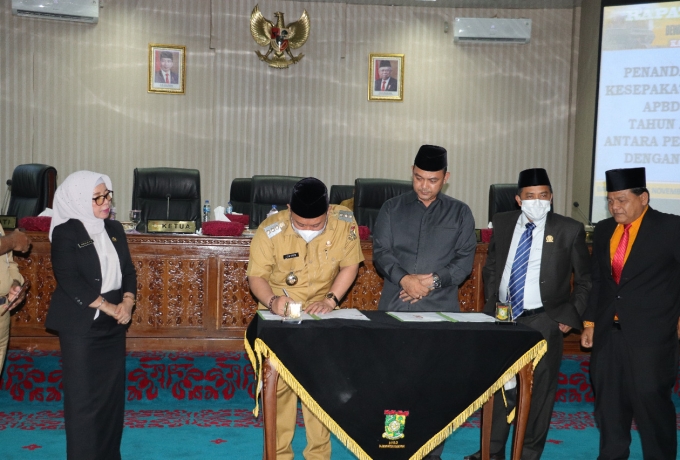 Rapat Paripurna Penandatanganan Nota Kesepakatan  MoU KUA-PPAS APBD Kampar Tahun 2022