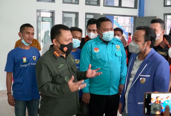 Bupati Kampar Apresiasi Generasi Muda Saat Tinjau Pelaksanaan Sunatan Massal dan Donor Darah