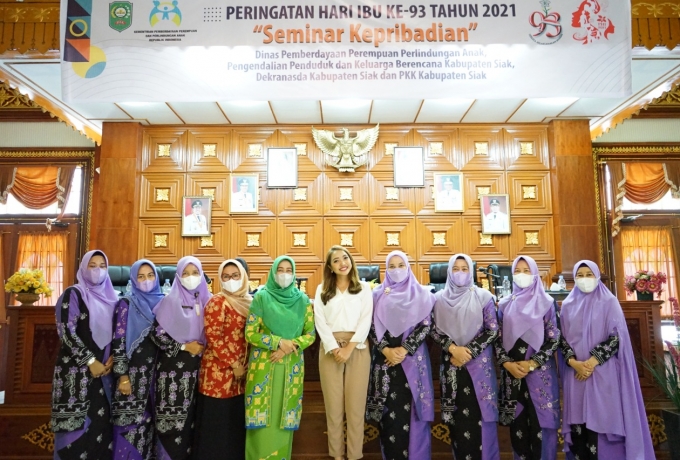 Rasidah Alfedri Buka Seminar Kepribadian yang Ditaja Oleh DP3AP2KB Bekerjasama dengan TP PKK dan Dek