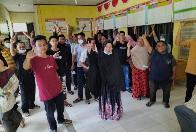 Ratusan Masyarakat Lumpuhkan Aktivitas Kantor Desa Tanjung Rambutan
