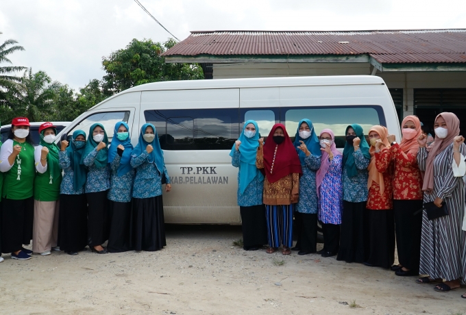 Solidaritas di Hari Kanker 2022, TP-PKK Pelalawan dan IWARA Kunjungi Penyintas