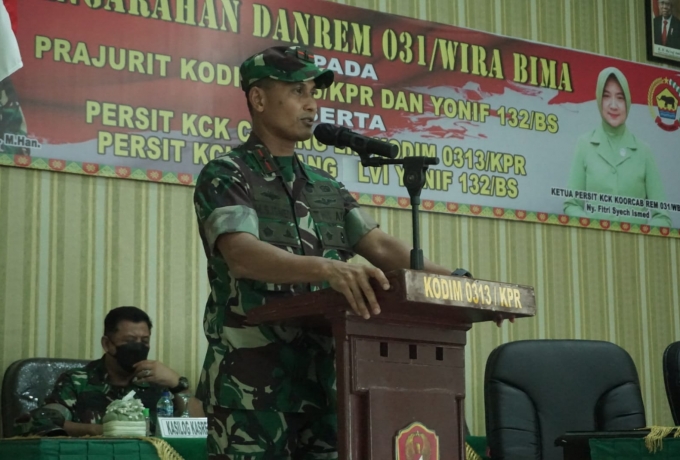 Di Penghujung Tugas Danrem 031/WB Berikan Arahan Kepada Parajurit Kodim 0313/KPR dan Yonif 132/BS