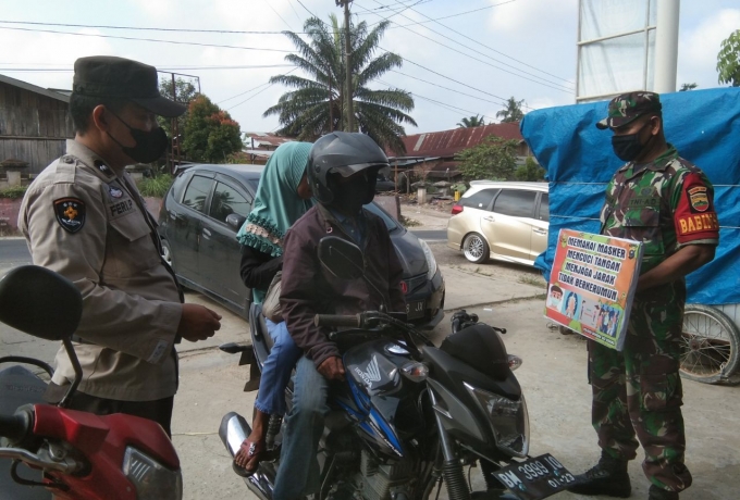 Selalu Kompak Dan Bersinergi Babinsa Dan Bhabinkamtimas Lakukan Patroli Wilayah Menyampaikan Himbaua