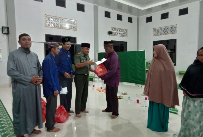 Dandim 0313/KPR Buka Bersama Dengan Anak Yatim, Fakir Miskin dan Muallaf Sekaligus Berikan Santunan