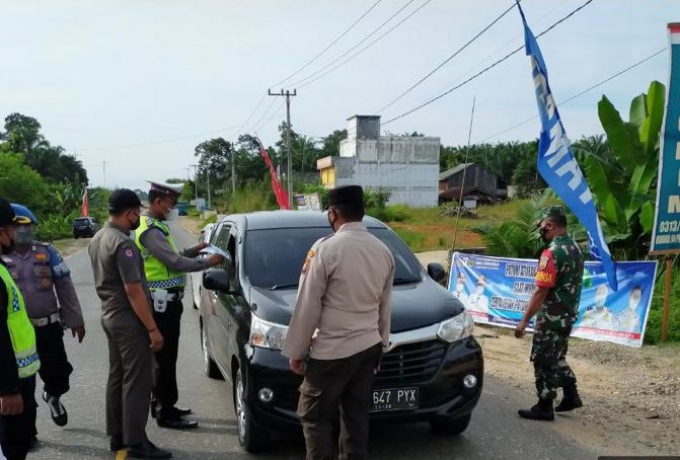 Babinsa Koramil 04/Pkl Kuras Siaga Pengamanan Arua Balik Mudik Lebaran 2022 