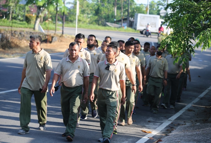 Prajurit Kodim 0313/KPR Jalan Santai di Seputaran Bangkinang Kota