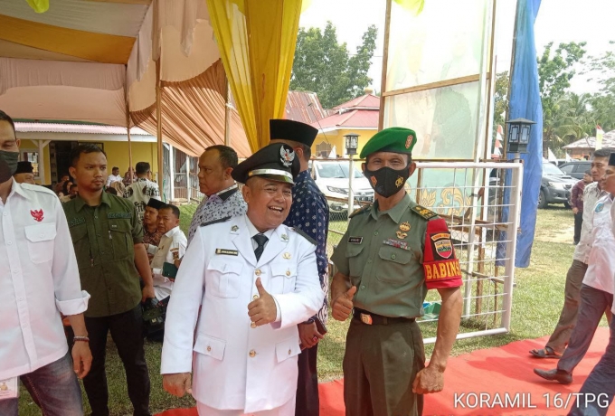 Peltu Suriadi Danposramil 16/Tapung Hadiri Pelantikan Kades