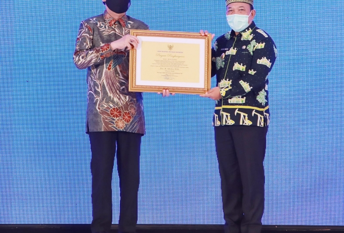 Kearsipan Nasional Beri Penghargaan Kepada Bupati Siak Alfedri