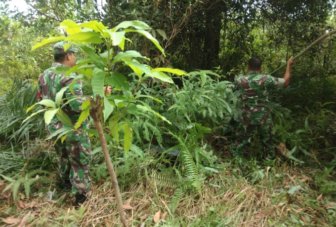 Cegah Kebakaran, Babinsa Koramil 03/Bunut Extra Lakukan Patroli Dan Sosialisasi