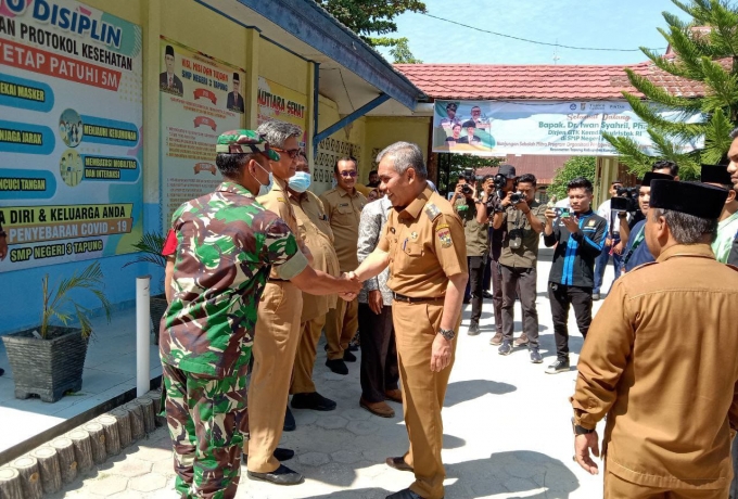 Babinsa Koramil 16/Tapung Dampingi Kunjungan Dirjan GTK Kemendikbudristek Ke SMP N 3 Tapung