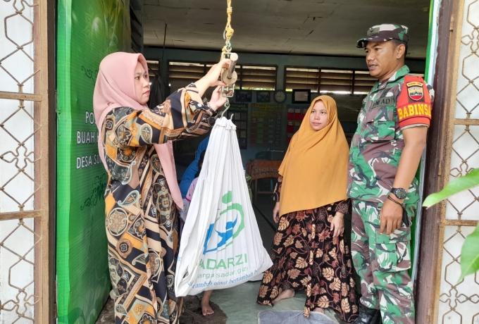 Babinsa Koramil 11/ Tambusai Dampingi Kegiatan Posyandu Balita di Desa Suka Maju