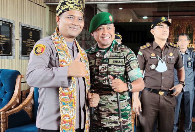 Usai Tradisi Serah Terima, Dandim 0313/KPR Bersama Kapolres Rohul Melakukan Salam Tanguh
