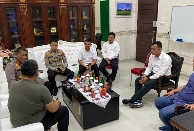 Kapolres AKBP Didik Priyo Sambodo Beri Surprise Kepada Kajari Kampar Beserta Jajaran