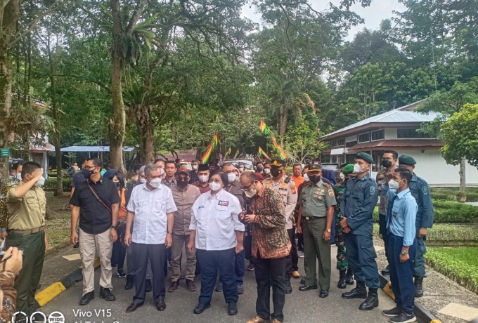 Danramil 01/Bkn Hadiri Kunjungan Menteri Lingkungan Hidup dan Kehutanan Ri