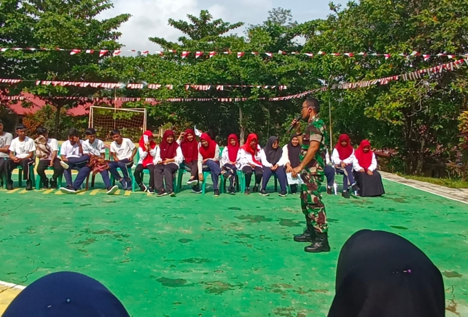 Danramil 02 Rambah Kodim 0313/KPR Sosialisasikan Nilai Pancasila Kepada Pelajar SMA Muhammadiyah 