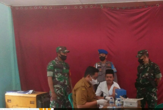 Dukung Program Vaksinasi Danramil Dampingi Langsung Kegiatan Vaksin