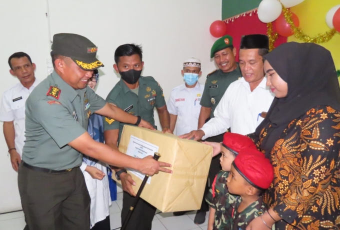 Dandim 0313/Kpr Jadi Bapak Asuh Anak Stunting