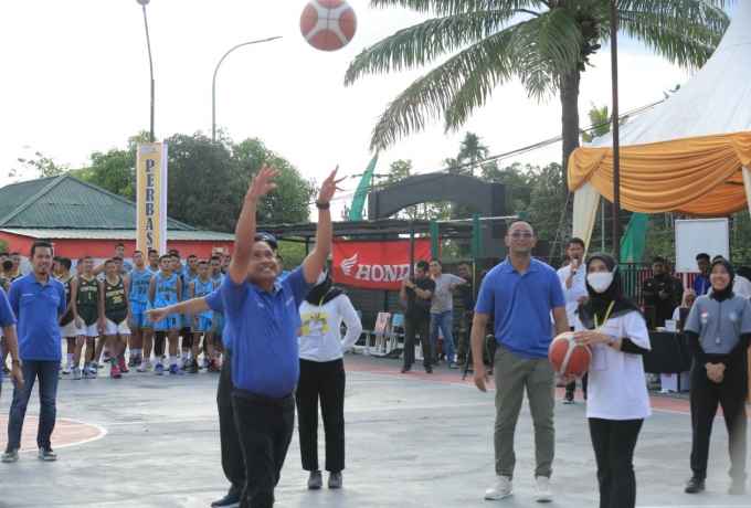 Pj Bupati Kampar Buka Secara Resmi Open Turnamen Bola Basket Dandim Cup 0313/KPR 